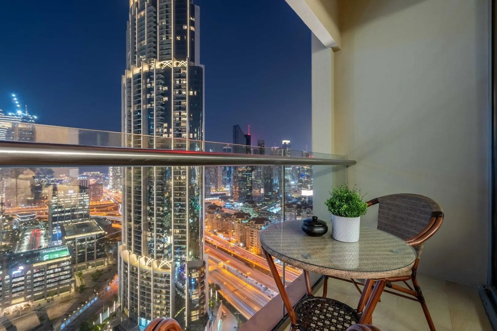Guestready Holiday Homes - Downtown Dubai Delight location