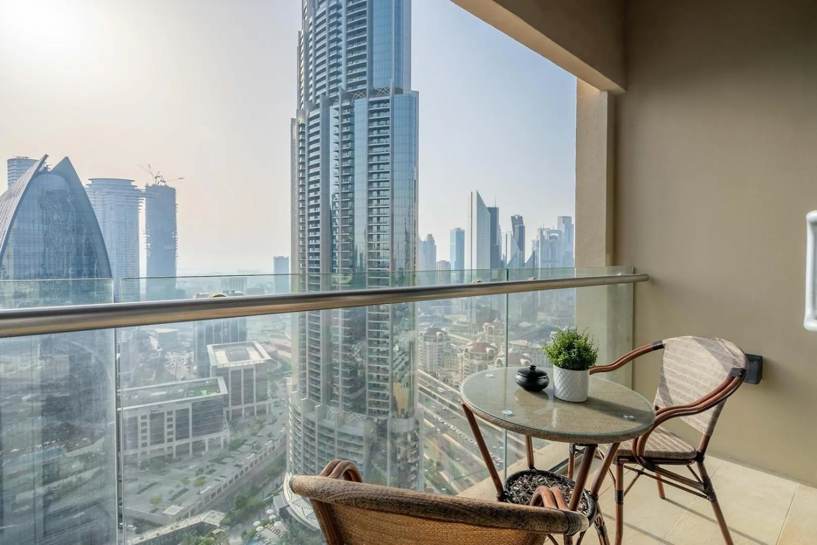 Guestready Holiday Homes - Downtown Dubai Delight 0*,